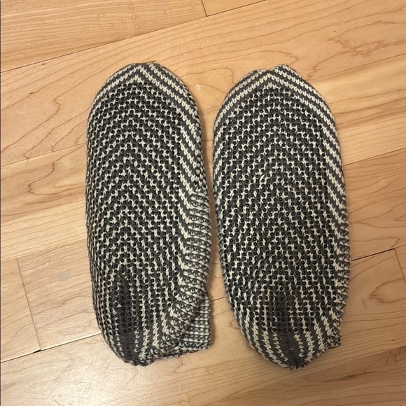 Quince Fleece Lined Gripper Slippers - Picture 3 of 5